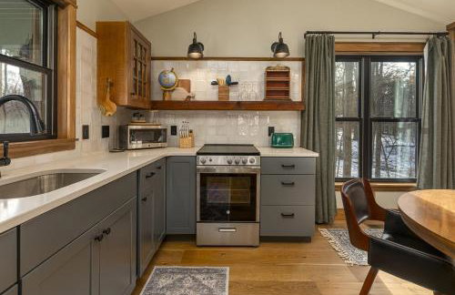 Romantic 1BR Cabin w Hot Tub Near Carbondale - Foto 9