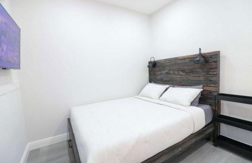 Modern 3 BR Villa Near Beach & FLL - Photo 19