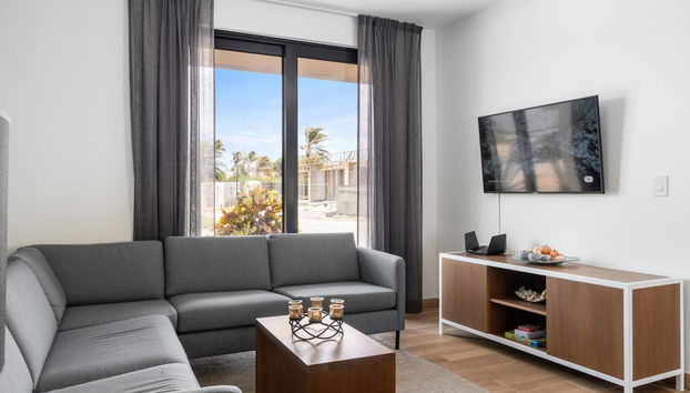 Serene Designer Gem Walk to Beach Strip Pool - Foto 3, Habitación