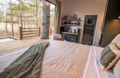 Luxury tiny cottage with deck hammock and hot tub! - Foto 12