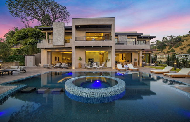 Zorada - Private Hollywood Hills Luxury With Endless Amenities and City Views - Photo 36