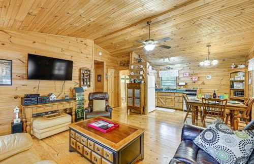 11 Mi to Dtwn Franklin Cabin with Porch! - Foto 5