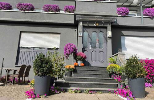 Preiswertes stilvolles Zimmer im privaten Haus mit großem schönem modernem Gemeinschaft Badenzimmer - Foto 33