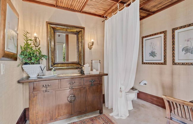 Magnificent Eight Bedroom Holiday Home - Photo 46