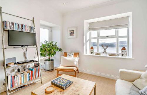 No.1 Sail House - Photo 3