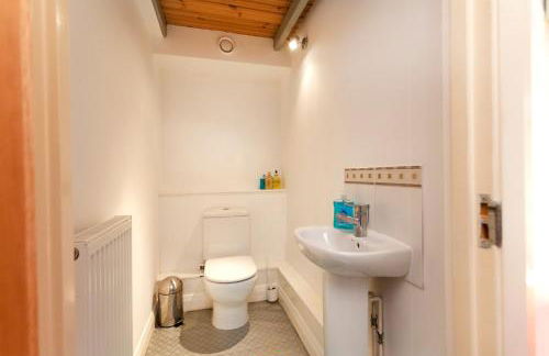 Lace Market Apartments - City Centre - 4 Beds Apartment with 2 Bathrooms and full Kitchen in George Street - close to Victoria Centre Shopping Centre - Parking for Cars & Vans from Five Pounds a Day - Sunday 1pm Check-out - Foto 59