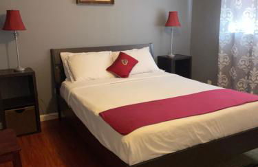 Cozy Home with Sparkling Pool/Pet Friendly - Photo 16