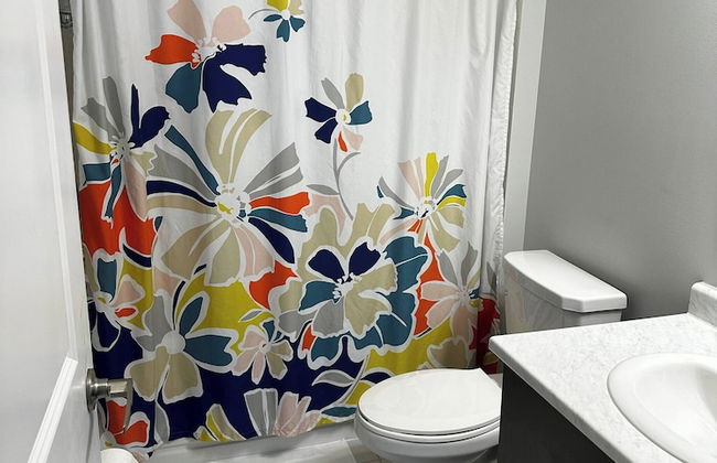 Cozy Whitby Retreat - 2 Bedroom Private House - Foto 15