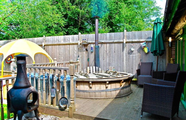 Squirrel Barn. Hi-spec. Hot tub & Wifi. Sleeps 14 - Foto 15