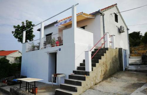 Rustic Rogac Apartment - Sea and Silence - Photo 3