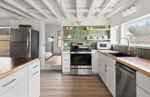 100% Renovated Stowe Village Farmhouse - Photo 3