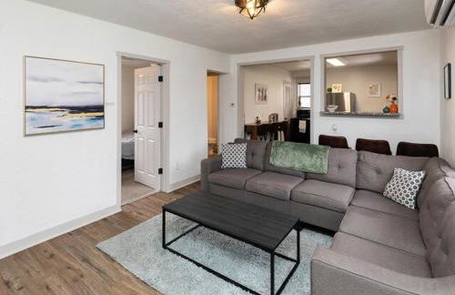 Spacious 9BR Home Ideal for Groups Near Downtown - Foto 30