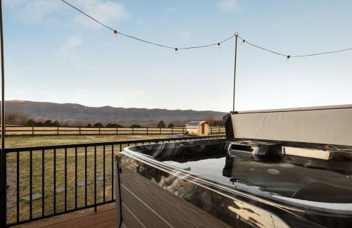 Luxe, Mountain VIEWS, Sauna, HotTub, Pups - Foto 28