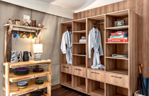 Luxury Tree Tent with Soaking Tub & Pizza Oven Near Waterfalls, Zirconia, North Carolina - Foto 7