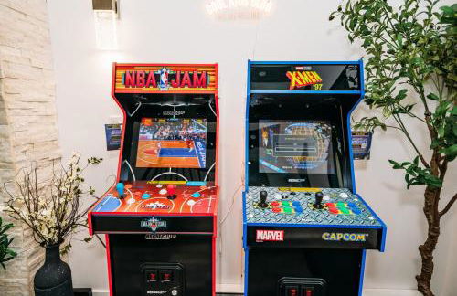 Creekside Family Dreamland - Hot Tub, Firepit, Arcade - Foto 8