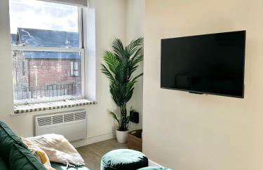 2 BR Flat - Short Lets & Serviced Accommodation Manchester with 2 Parking Spaces - Close to Hospitals - Foto 9