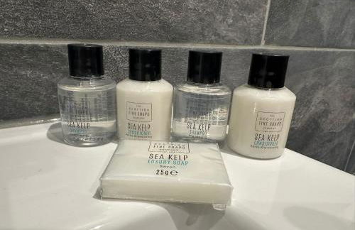 Adam Court Apartments - PE1 - Contractor Friendly - Choice of Studios or 1 Bed Apartments - Free Parking - Sofa Beds - Sky TV - Full Kitchen - Washer Dryer - WiFi - Foto 73