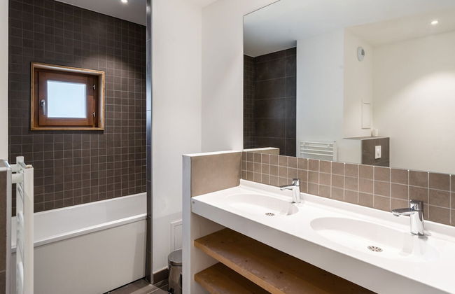 Chalet in Auris-en-oisans With Balcony Views - Photo 15