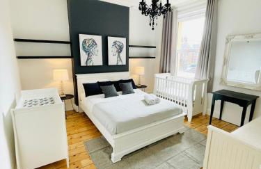 Tranquil Victorian Villa with Hot Tub & Sauna - Foto 26