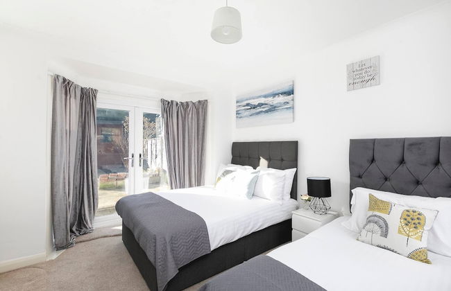 Skyvillion - Enfield 4bed House W Garden & Parking - Photo 18