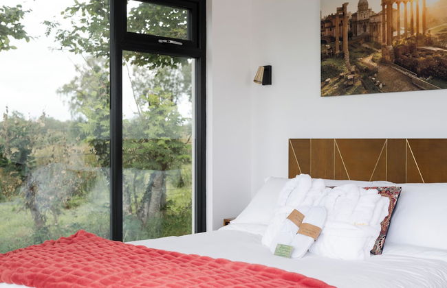 Luxury Waterfront Self-Catering Cabins - Photo 25