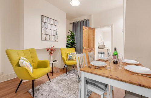 Cosy well-connected 3-bed house - Photo 1