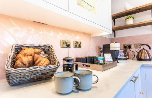 Chic, immaculate Warwick apartment sleeps 4,2 bathrooms, free private parking, easy walk to Warwick, canal-side pub on doorstep - perfect for family breaks, the races or work stays - Foto 16