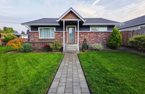 Family-Friendly Cottage with Playground in Centralia - Photo 3