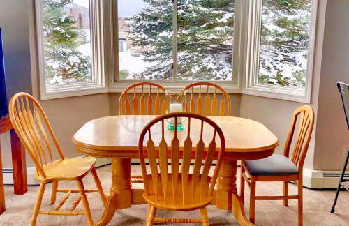 F3 Fairway Village Condo with great mountain views, 8 minute walk from Omni Mount Washington Hotel! - Foto 7