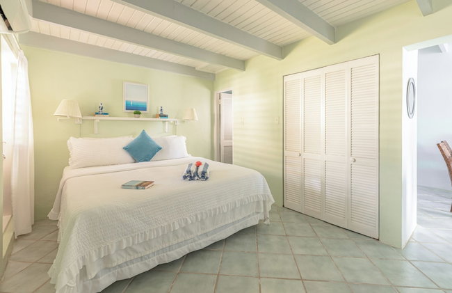 Fort Recovery Beachfront Villa & Suites Hotel - Photo 16