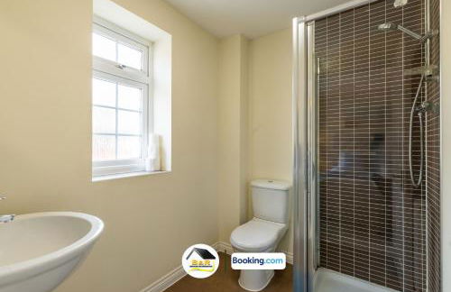 3 Bedroom House By B and R Serviced Accommodation Amesbury With Super fast Wi-Fi 145Mbps - Foto 22