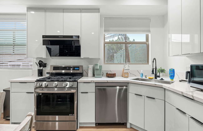 Not Affected by the Fire/modern Spacious Home With Parking & Fully Equipped Kitchen #3 - Foto 24