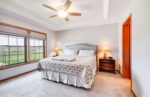 Serene Yellowstone Country Retreat with Deck and Views - Foto 10