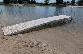 5BR Lakefront Getaway with hot tub - Foto 29