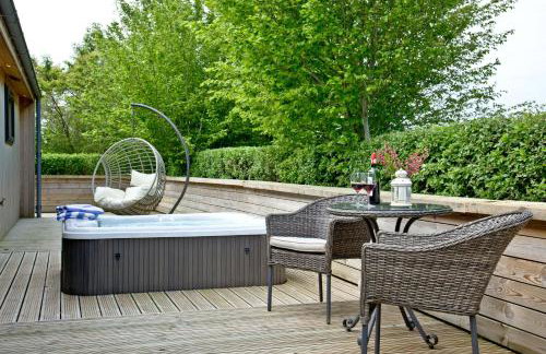 Orchard Lodge, Strawberryfield Park - Photo 32