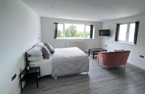 Studio apartment in Harefield - Photo 12