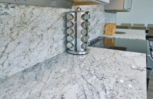 Renovated 5 Bd 3 Ba AC Private Deck Lawn - Foto 76