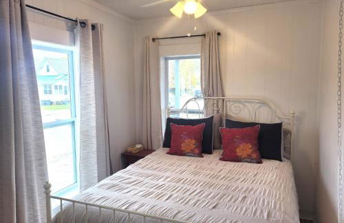 Restoration - Hot Tub, AC, and Great Location! - Foto 36