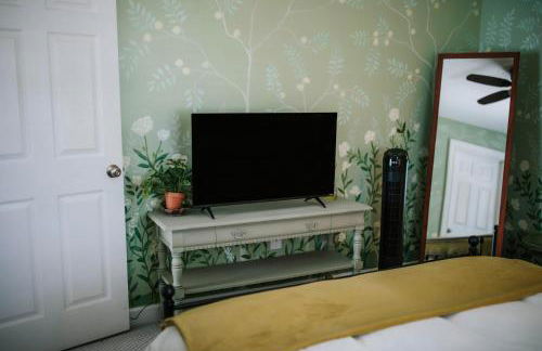 Cozy Cottage - Walk to Campus, Stadium, Downtown - Foto 26