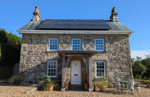Private Double Room and Ensuite in Historic Cornish Cottage - Photo 1