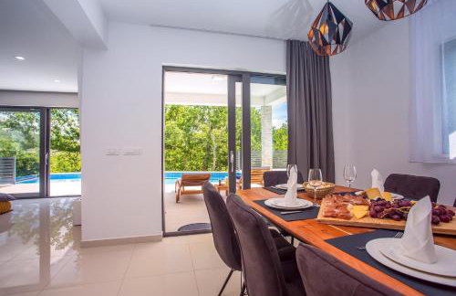 Villa Zora -luxurious villa with heated pool, sauna, 4 bedrooms, 10 persons max - Photo 13