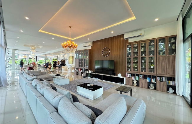 Huge Pool Villa with Private Lake - Foto 22