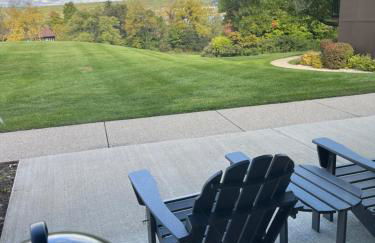 Newly Updated Modern, Spacious, and Cozy Condo- Right on the Lake! - Foto 32