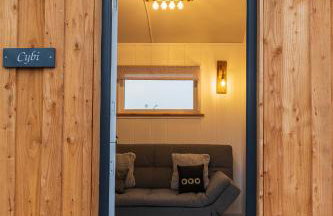Cybi, Modern Shepherds Hut with Games Room Access - Foto 4