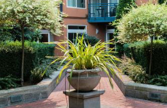 City Water View Oasis with Pool & Gym near Cruise in Heart of Seattle - Foto 45