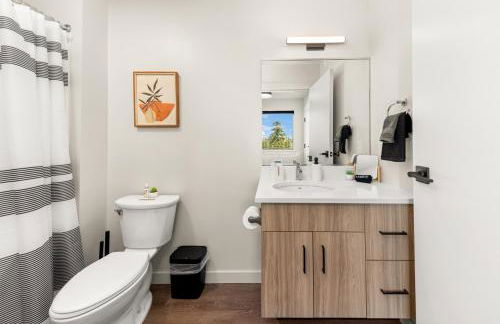 2BR in Downtown with Parking - Foto 36