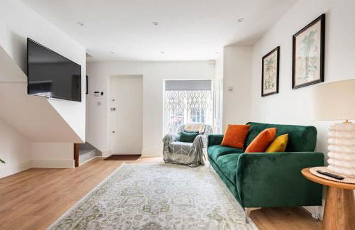 2BD Mews House in East London, walking distance to High Street and Tube - Foto 1