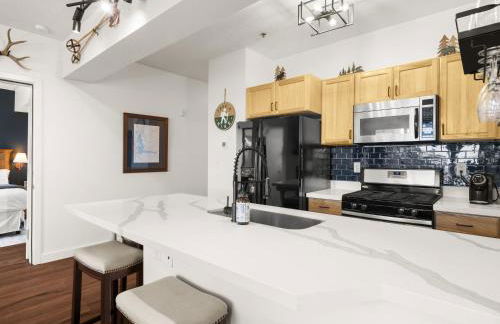 Top Floor Deer Valley Gondola Lakefront Condo- Great views - Photo 41