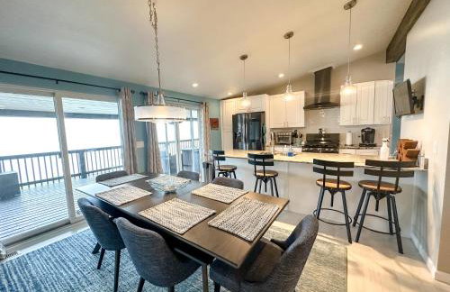 Lakefront 5 Bedroom Vacation Home - Sleeps 12! - Foto 6