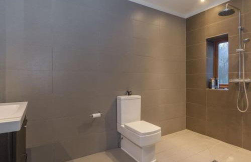 Spacious Home, 6 large bedrooms, full sky package, sleeps 14 - Foto 61